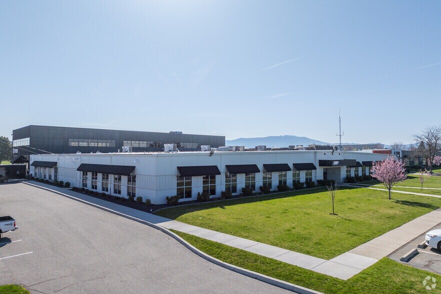 More Photos Of 2818 N Sullivan Rd, Spokane Valley Coworking Space