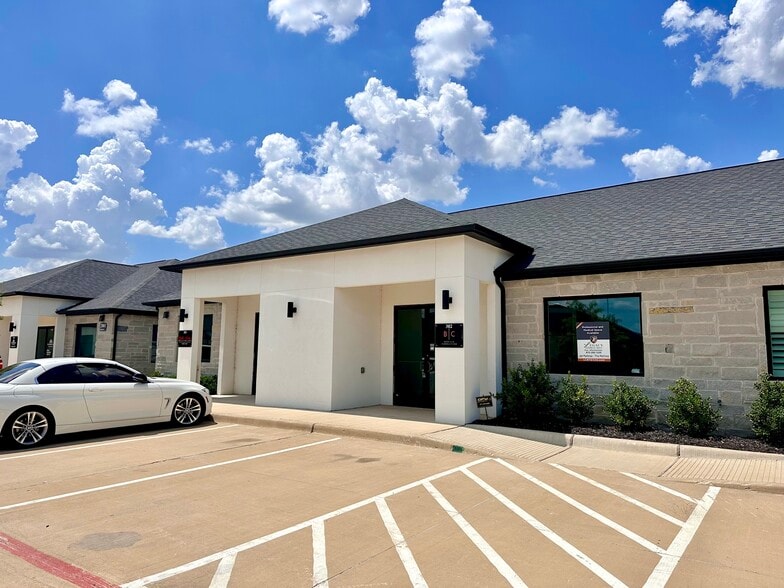 More Photos Of 2001 Auburn Hills Pky, McKinney Medical For Lease