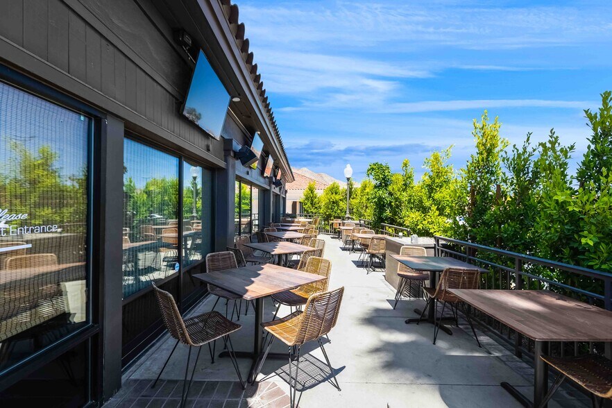 More Photos Of 72620 El Paseo, Palm Desert Restaurant For Sale