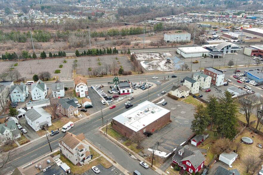 More Photos Of 385 New Park Ave, Hartford Auto Repair For Sale