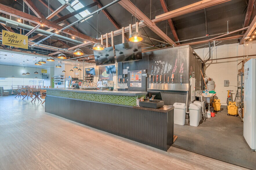 More Photos Of 420 N Main St, Prineville Restaurant For Lease
