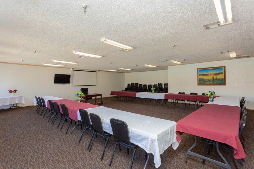 More Photos Of 2803 W 2nd St, Roswell Hotel For Sale