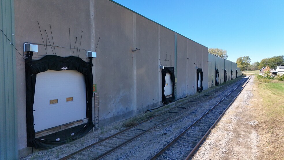 More Photos Of 680 E John St, Markesan Warehouse For Lease