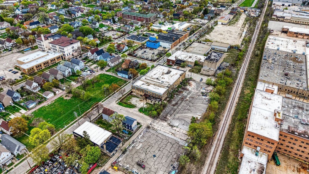 More Photos Of 3000 W Clarke St, Milwaukee Warehouse For Sale