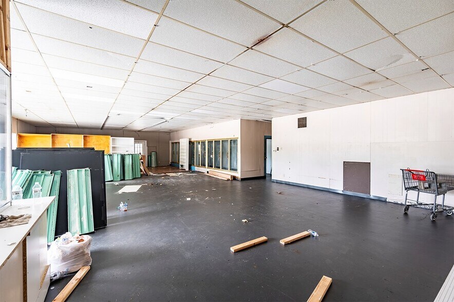 More Photos Of 1080 Johnson St SE, Dawson Specialty For Sale