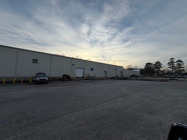 More Photos Of 3301 Jones Sausage Rd, Garner Warehouse For Lease