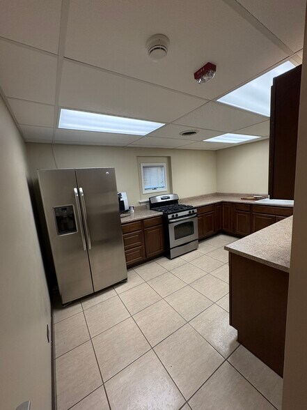 More Photos Of 4501-4503 W Lake St, Melrose Park Freestanding For Lease