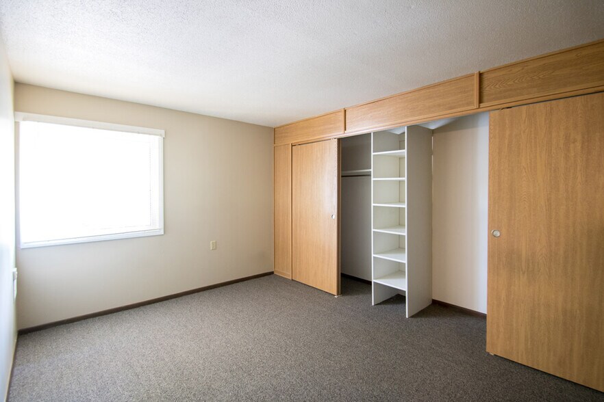 More Photos Of 1808 Warren St, Bellevue Apartments For Sale