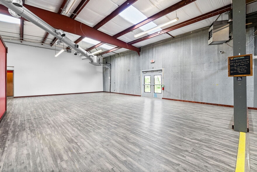 More Photos Of 1761 Jardco Dr, Clarksville Warehouse For Lease