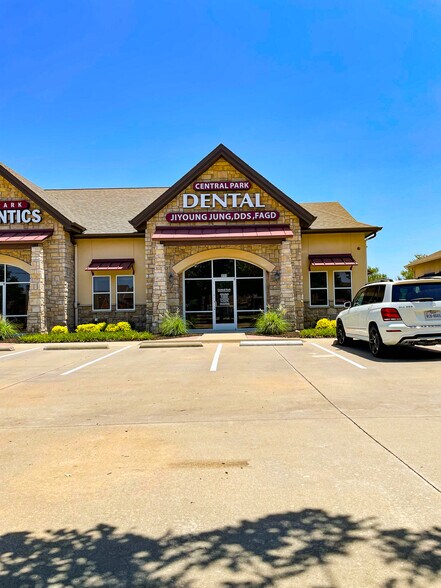 More Photos Of 3101 S Center St, Arlington Medical For Lease