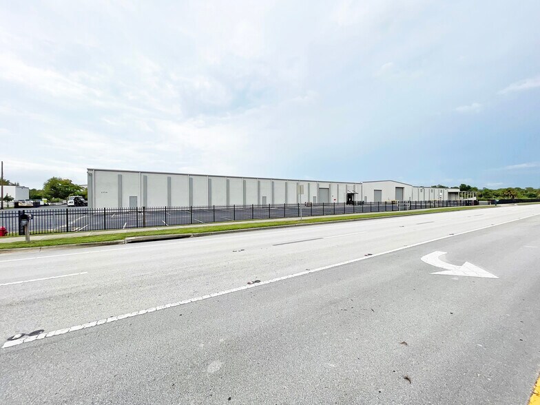 More Photos Of 1770 E Lake Mary Blvd, Sanford Warehouse For Sale
