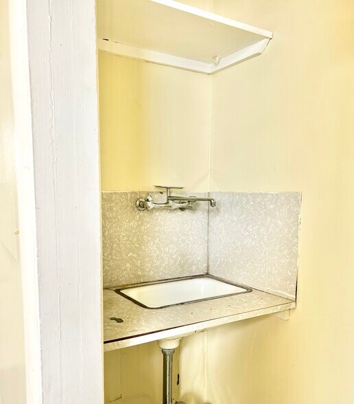 More Photos Of 5904 Harford Rd, Baltimore Office Residential For Sale