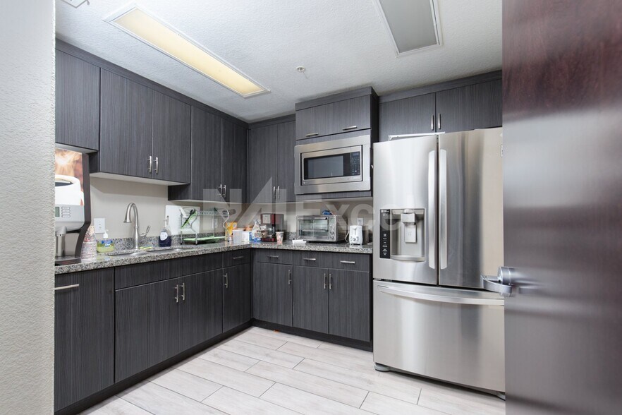 More Photos Of 4429 Losee Rd, North Las Vegas Warehouse For Sale