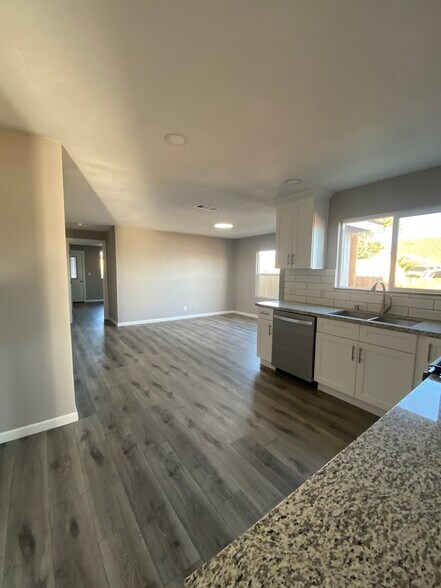 More Photos Of 1679 S O St, Tulare Light Manufacturing For Lease