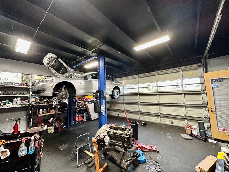 More Photos Of 9321 SE Stark St, Portland Auto Repair For Sale