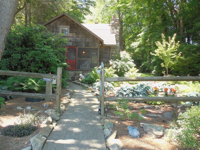 More Photos Of 10884 Nc Highway 105 S, Banner Elk Freestanding For Sale