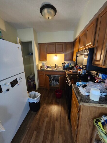 More Photos Of 204 3rd St SW, Rake Apartments For Sale