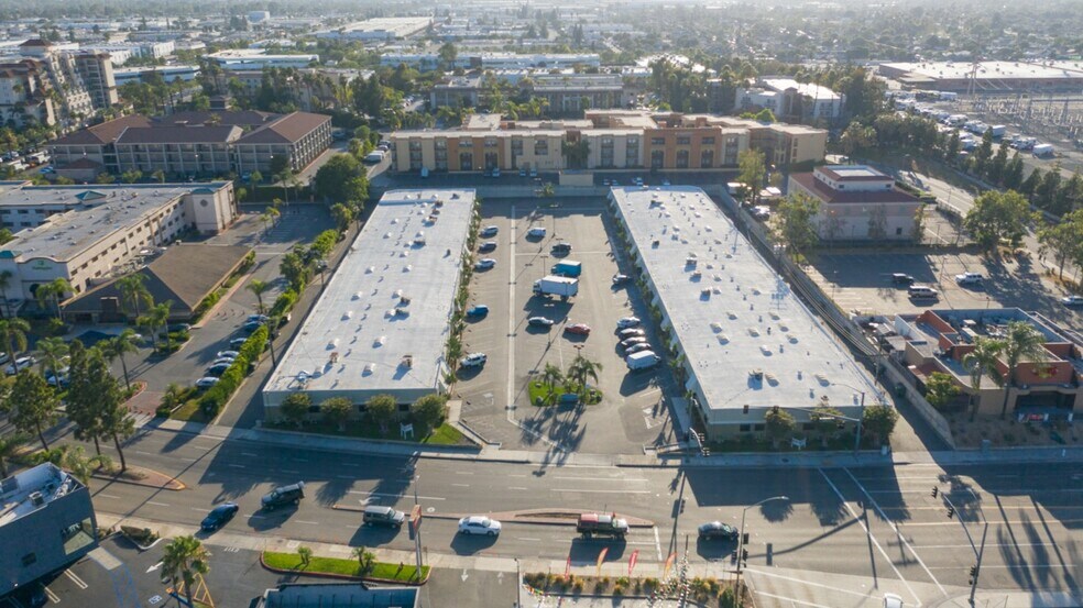 More Photos Of 2700-2722 S Grand Ave, Santa Ana Light Manufacturing For Lease