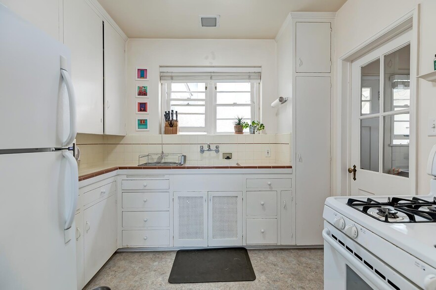 More Photos Of 825-831 Idaho Ave, Santa Monica Apartments For Sale