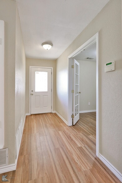 More Photos Of 2810 S 27th St, Abilene Office For Sale