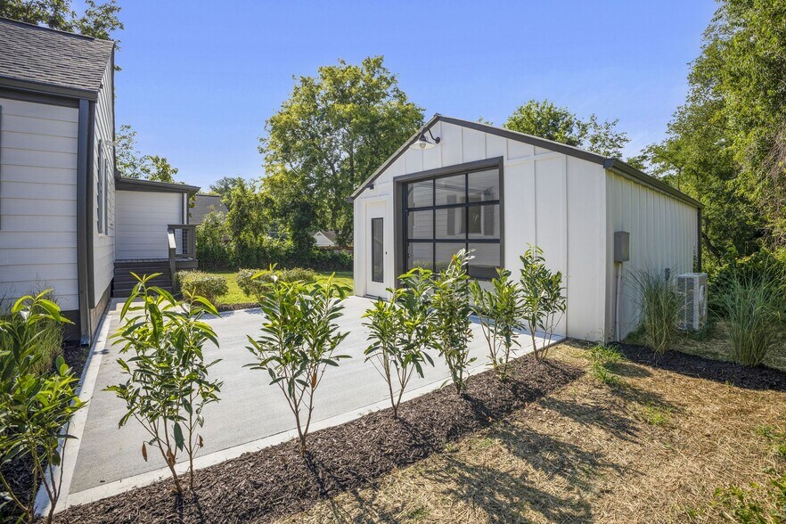 More Photos Of 1303 McGavock Pike, Nashville Storefront Retail Office For Sale