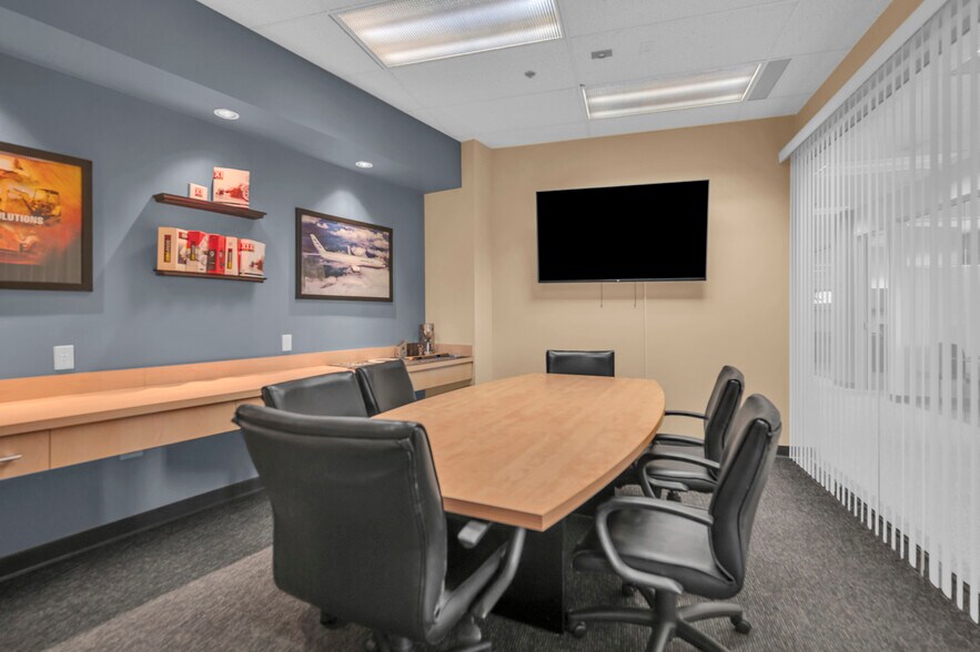 More Photos Of 1445 Kemper Meadow Dr, Cincinnati Loft Creative Space For Sale