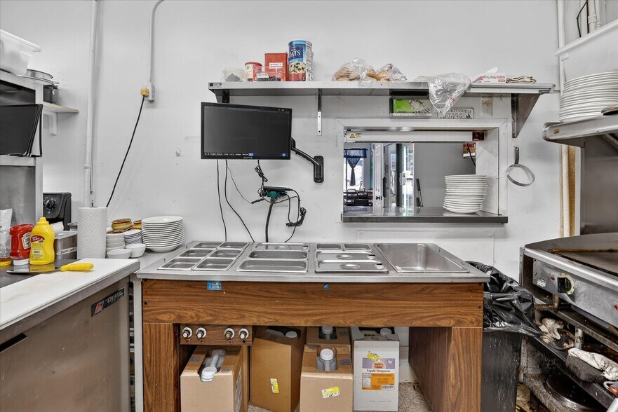 More Photos Of 5937 W Higgins Lake Dr, Roscommon Restaurant For Sale