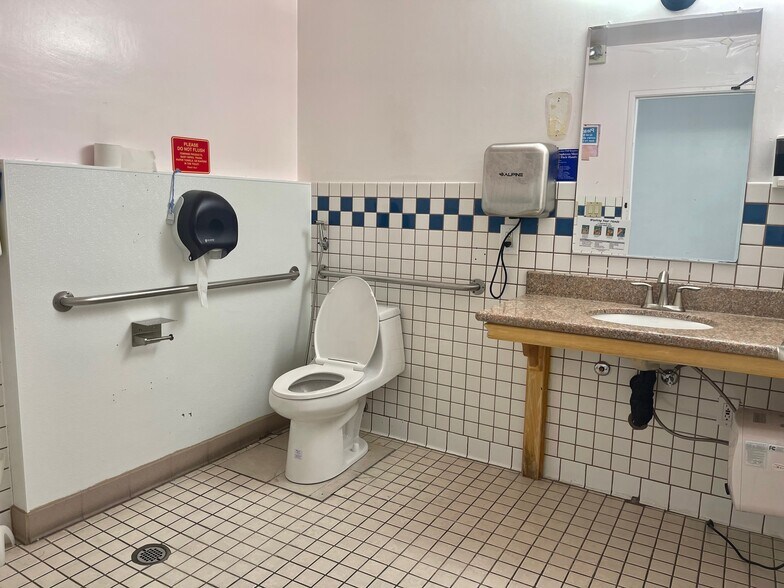 More Photos Of 213-217 W Winton Ave, Hayward Storefront For Lease