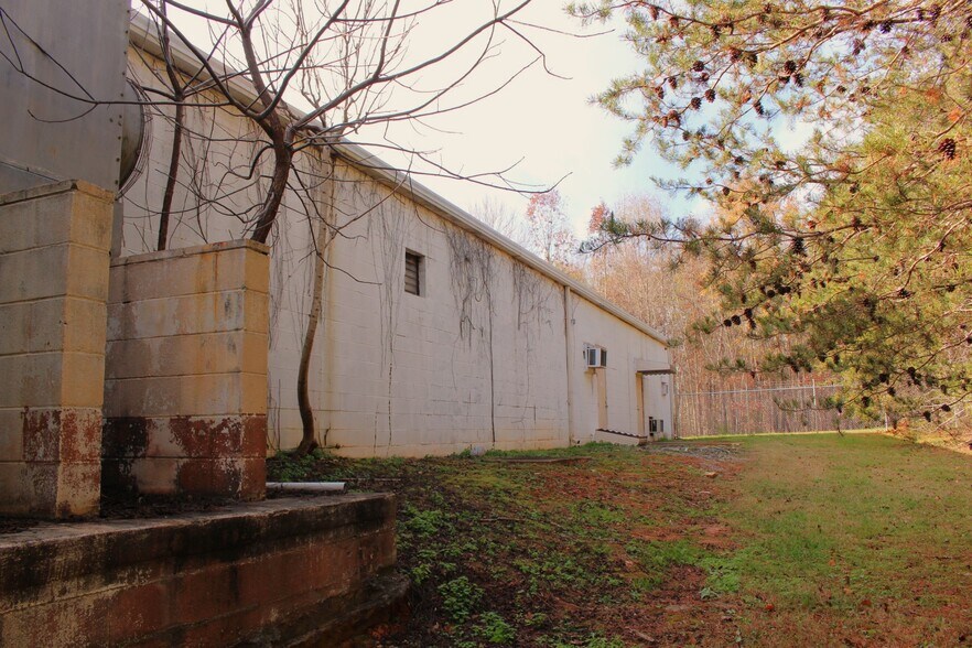 More Photos Of 994 Rhyne Rd, Clover Light Manufacturing For Sale