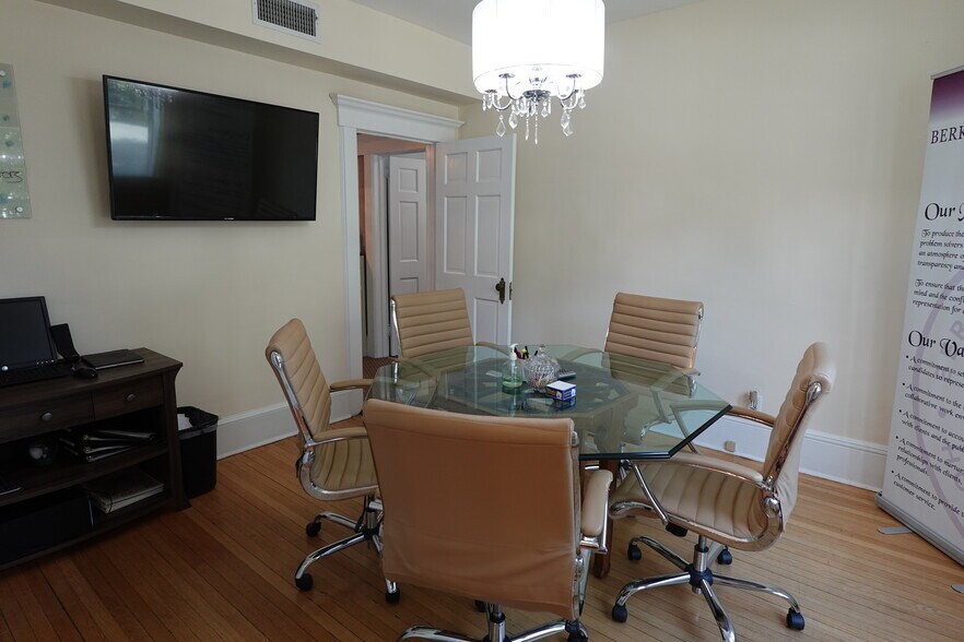 More Photos Of 235 Everett Ave, Wyckoff Office For Sale