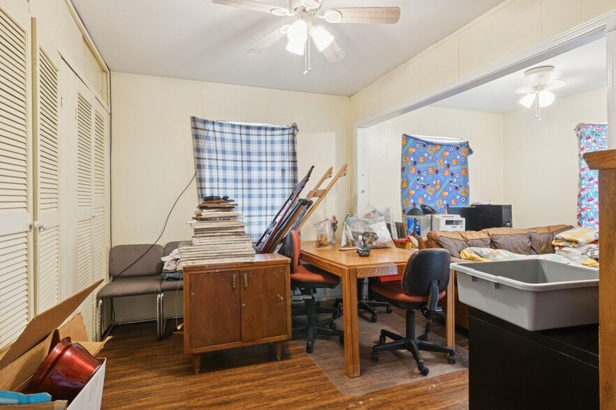 More Photos Of 510 College Ave, South Houston Office For Sale