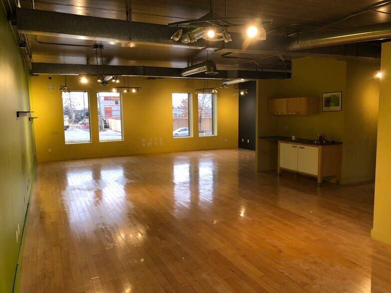 More Photos Of 866 The Queensway, Toronto Office For Lease