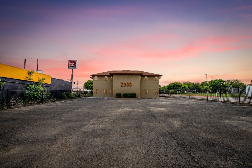 Primary Photo Of 2030 S Las Vegas Trl, White Settlement Office For Sale