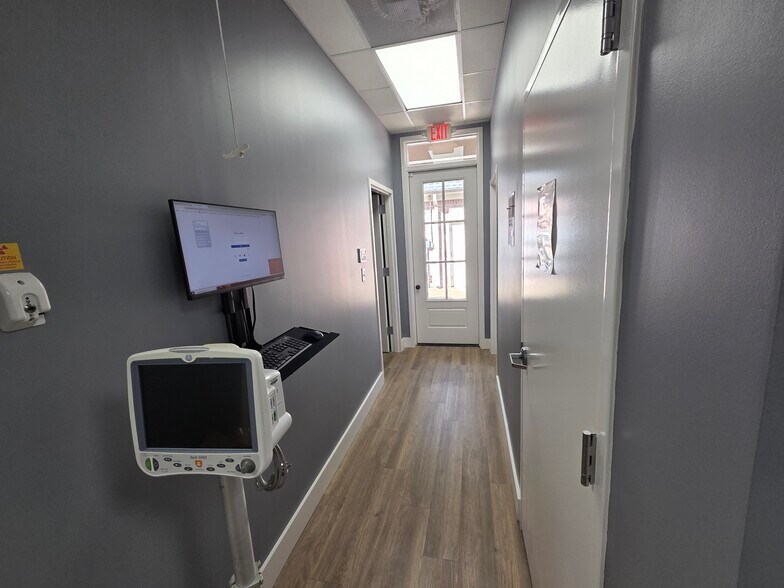 More Photos Of 6634 Summer Knoll Cv, Bartlett Medical For Lease