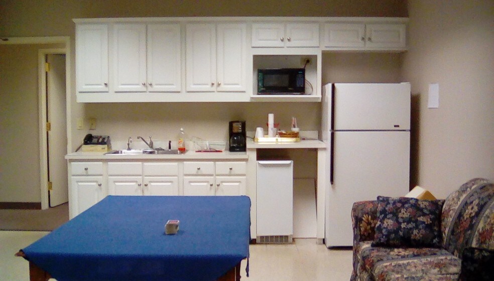 More Photos Of 1022 Hutton Ln, High Point Office For Lease