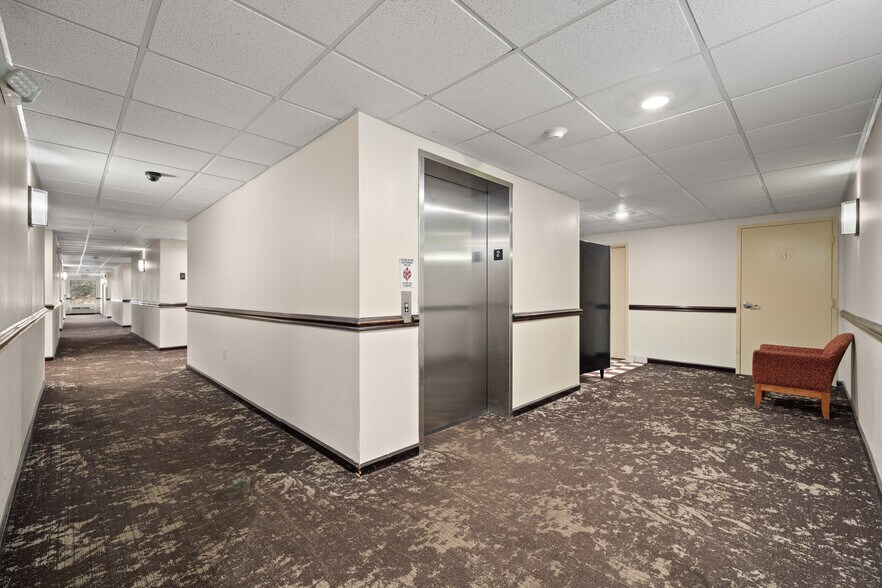 More Photos Of 240 Mitchelle Dr, Hendersonville Hotel For Sale