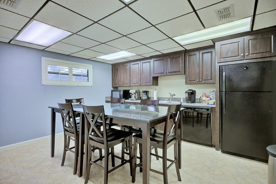 More Photos Of 4927 Southfork Dr, Lakeland Office For Sale