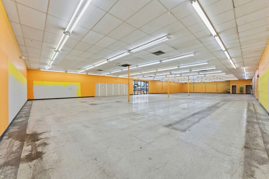 More Photos Of 4801 66th St N, Kenneth City General Retail For Sale