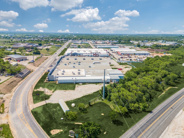 More Photos Of 338 Cliff Dr, Graham Manufacturing For Lease