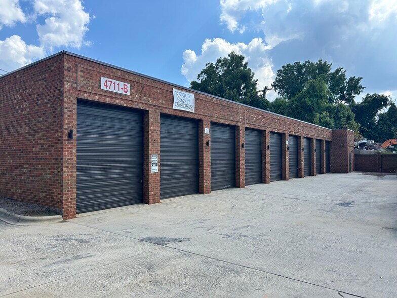 Primary Photo Of 4711 Nations Crossing Rd, Charlotte Warehouse For Lease