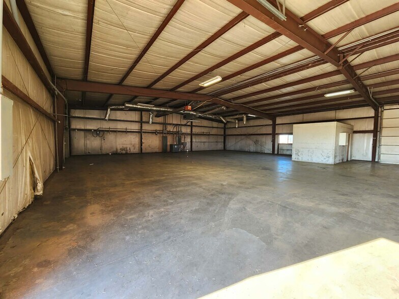 More Photos Of 502 S Kinnick Rd, Stillwater Warehouse For Lease