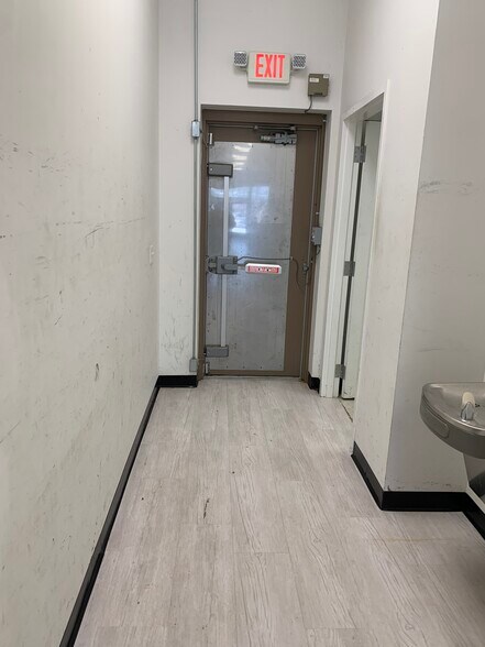 More Photos Of 1976 Lime Kiln Rd, Bellevue Freestanding For Lease