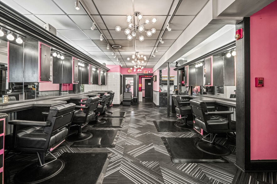 More Photos Of 10 S Crenshaw Ave, Richmond Freestanding For Lease