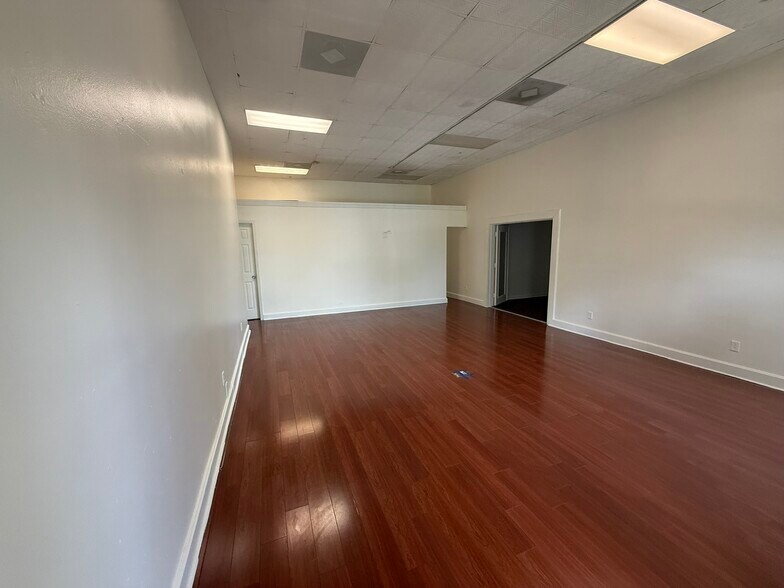 More Photos Of 605 Bradford Ave, Kemah General Retail For Lease