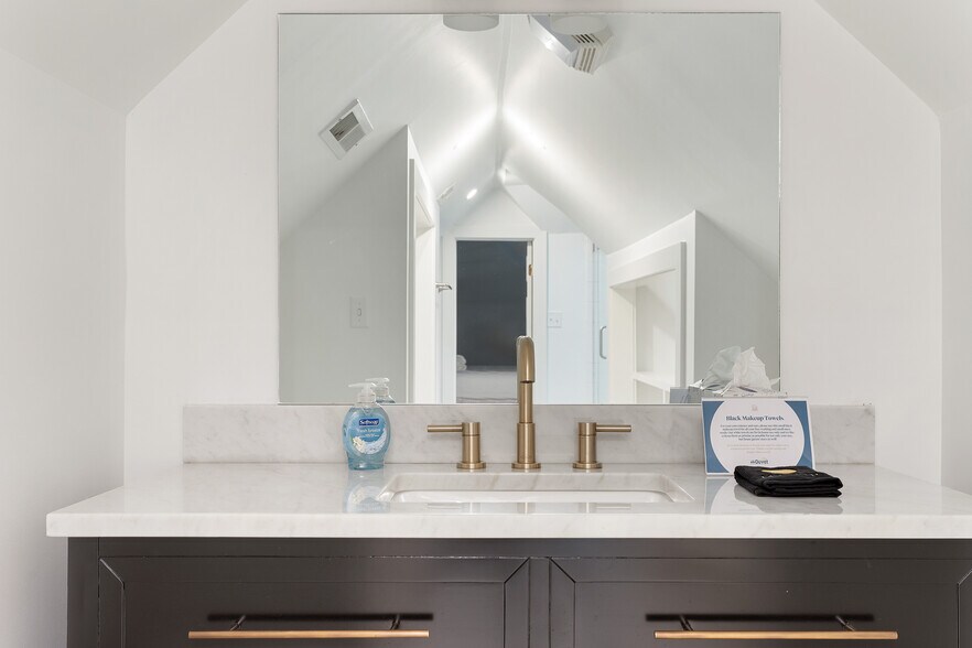 More Photos Of 184 Ashley Ave, Charleston Specialty For Sale