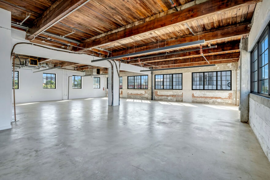 More Photos Of 2509 N Miami Ave, Miami Loft Creative Space For Lease