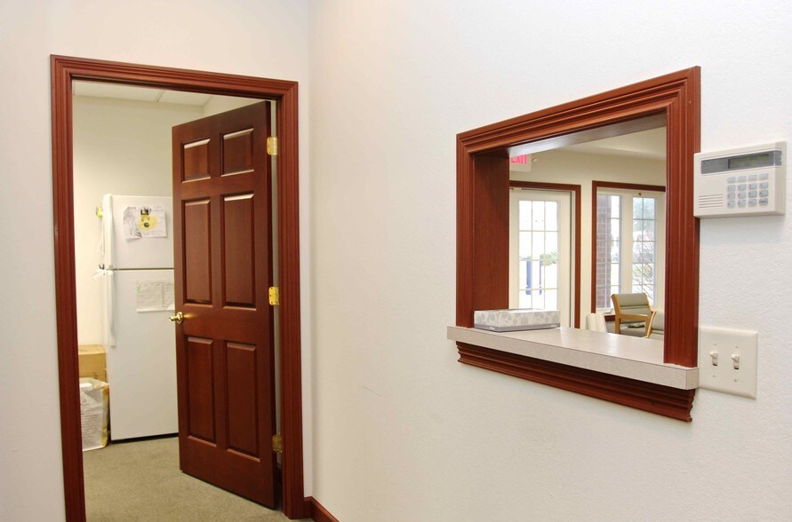 More Photos Of 5923 Renaissance Pl, Toledo Office For Lease