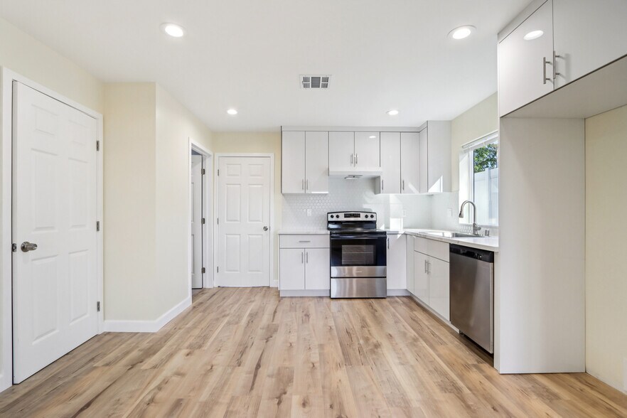 More Photos Of 16428 Halsted St, North Hills Multifamily For Sale