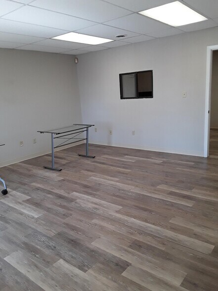 More Photos Of 850 W 40th St, Norfolk Service For Lease