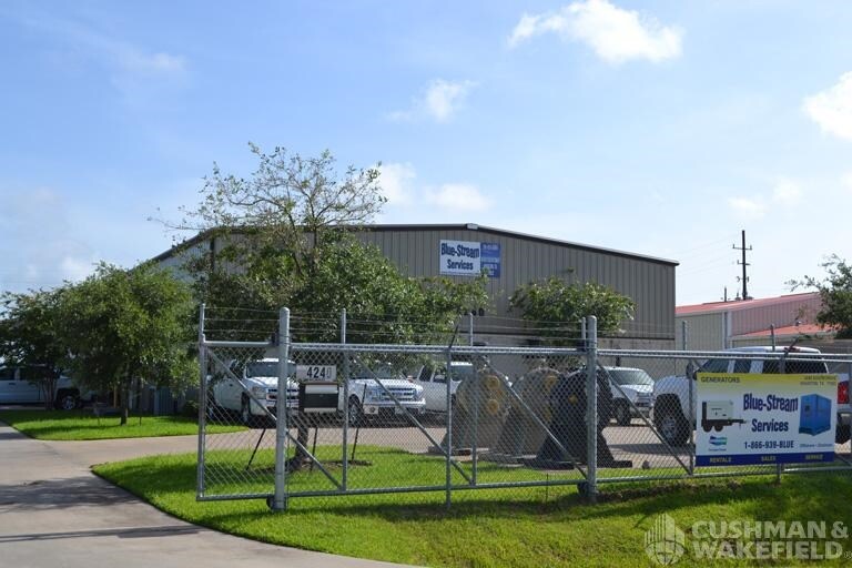 More Photos Of 4240 South Dr, Houston Warehouse For Lease